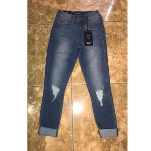 👖Fashion Nova Cuff crush jeans 👖