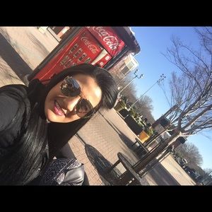 Meet your Posher, Alexandra