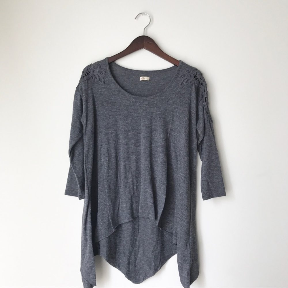 hollister gray flowy 3/4 sleeve top (nwot)