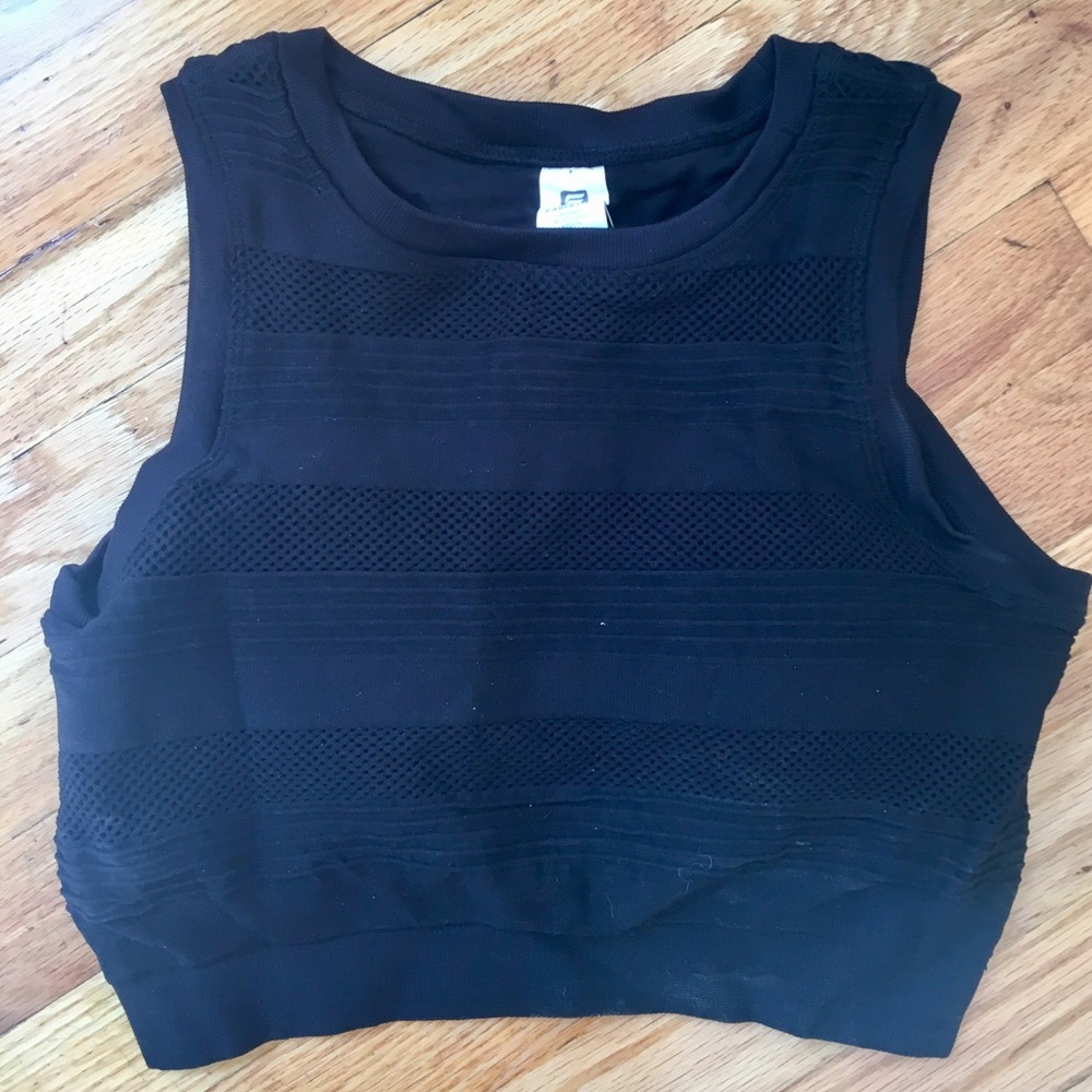 Amazing NWT Fabletics crop top!