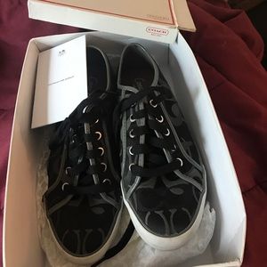Size 8 women's coach shoes