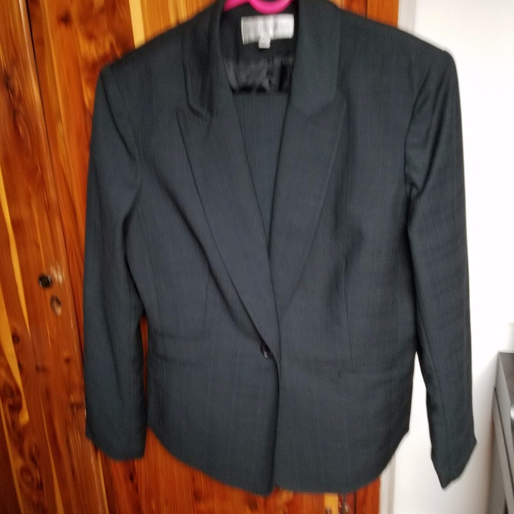 Jones New York Womens Pant Suit - very light check