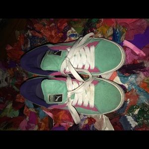 MULTI COLORED PUMAS💗💜💚💛