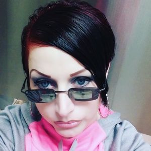 Meet your Posher, Amber