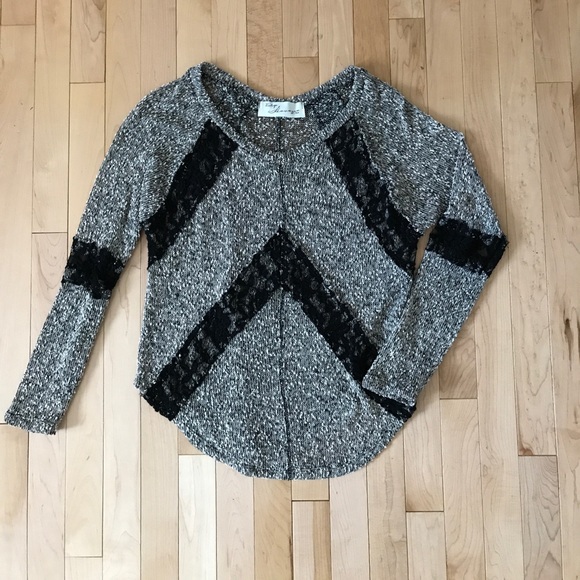 NWOT COMFY SWEATER - Picture 1 of 6