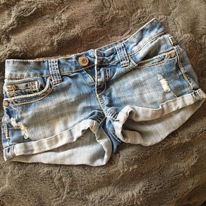 ☀️Juniors ripped jean style Denim shorts☀️