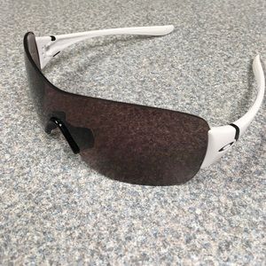 Miss Conduct polarized Oakley sunglasses Like new!