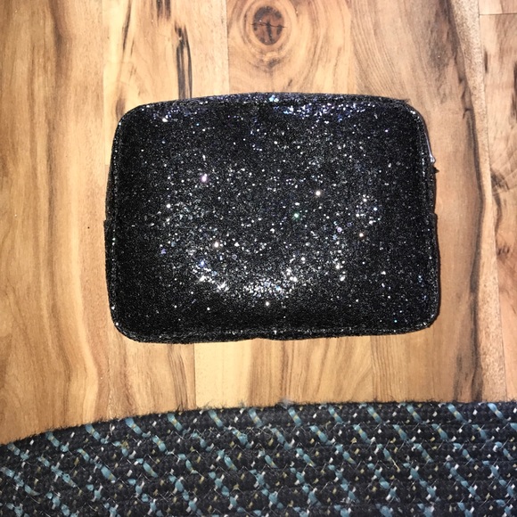 Victoria Secret - Picture 2 of 2