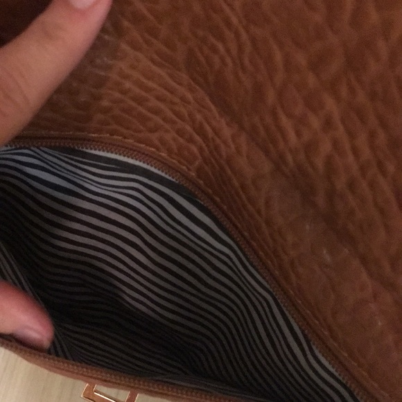 Cross Body Purse - Picture 5 of 6