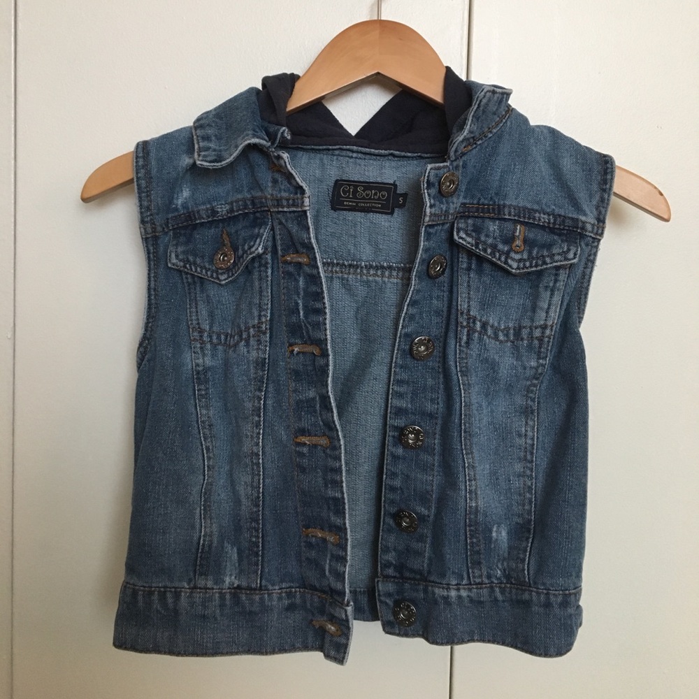🔥✨Distressed denim vest with hood✨🔥