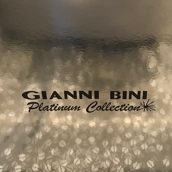 ‼️PRICE DROP‼️✨Gianni Bini Gold Sandals ✨ - Picture 3 of 8