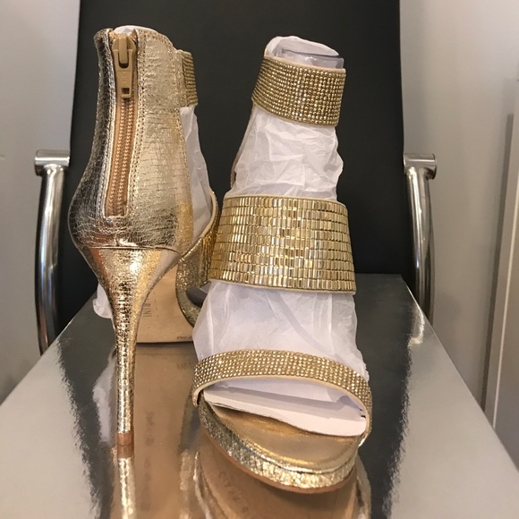 ‼️PRICE DROP‼️✨Gianni Bini Gold Sandals ✨ - Picture 7 of 8
