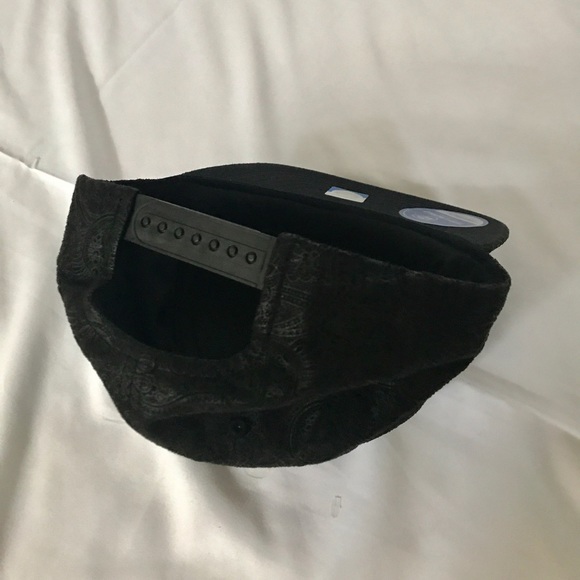 ✔️NWT SnapBack Cap - Picture 5 of 6