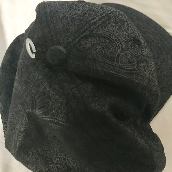 ✔️NWT SnapBack Cap - Picture 6 of 6