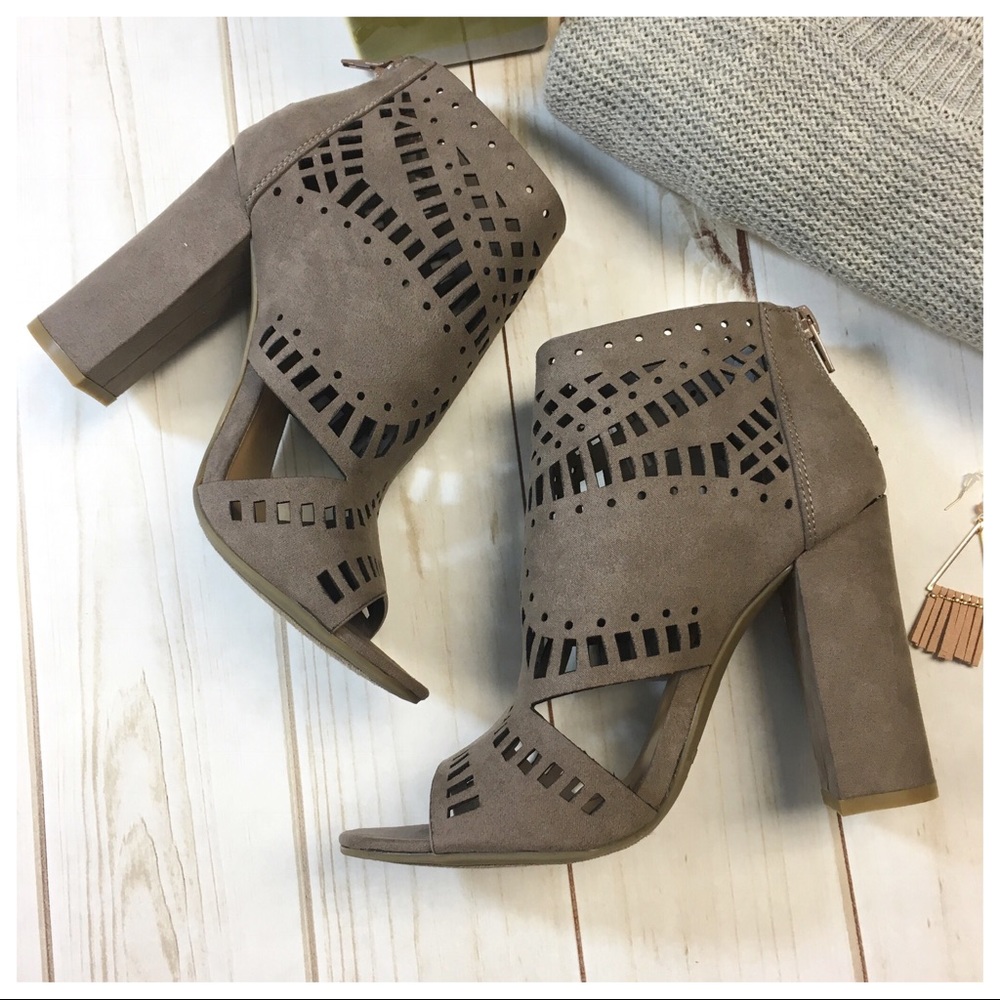 ✨LAST ✨Taupe die cut bootie - Picture 2 of 4