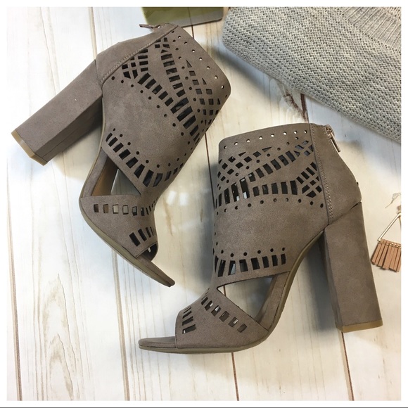 ✨LAST ✨Taupe die cut bootie - Picture 2 of 4