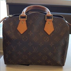 Mint Condition Louis Vuitton Speedy 25 bag