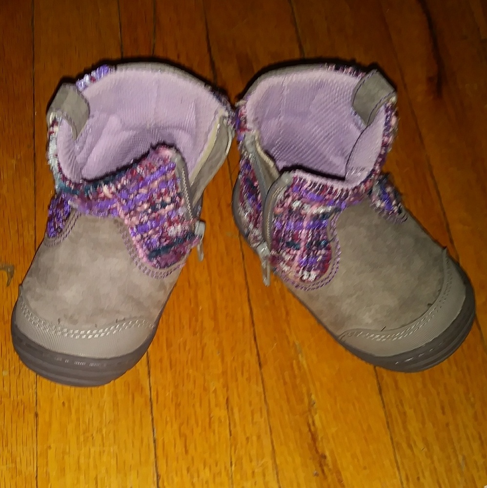Adorable comfy size 4 toddler boots