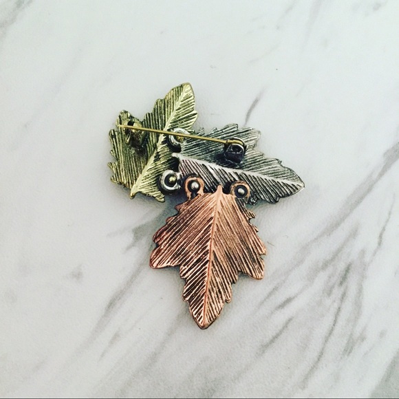 Leaf Brooch - Picture 2 of 6