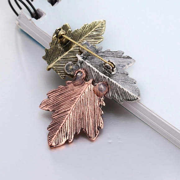 Leaf Brooch - Picture 6 of 6
