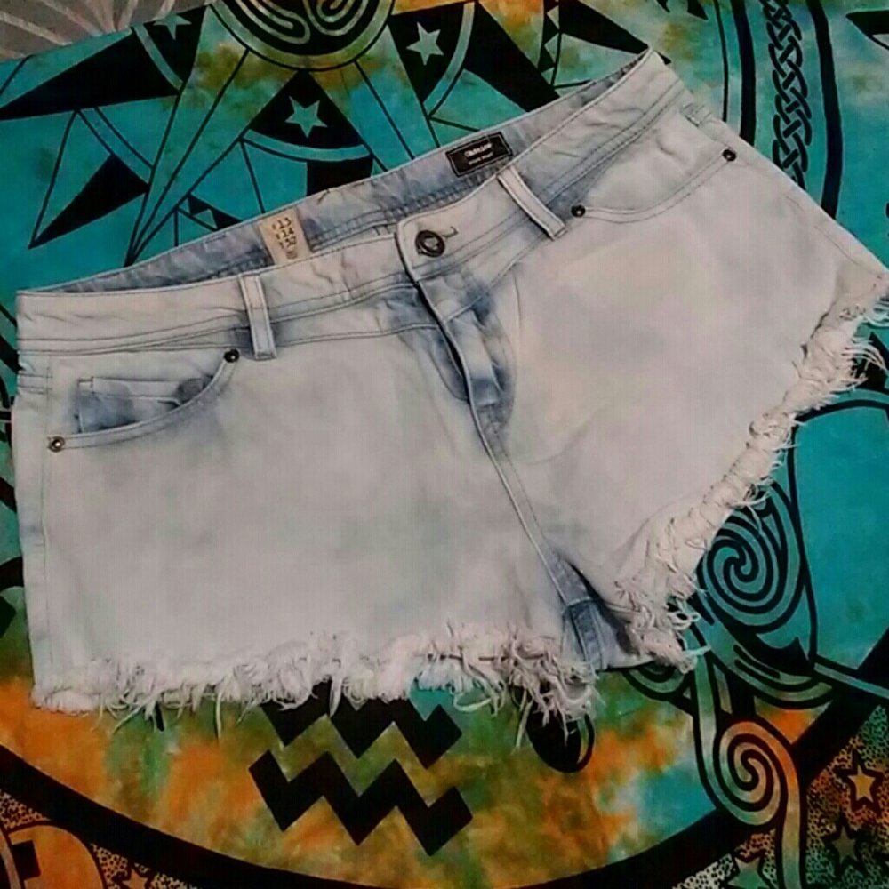 VOLCOM MID-RISE SHORTS