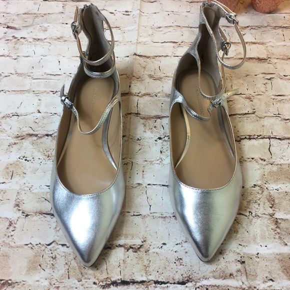 ❌SOLD❌ [Banana Republic] Silver Pointed Toe Flats - Picture 3 of 8