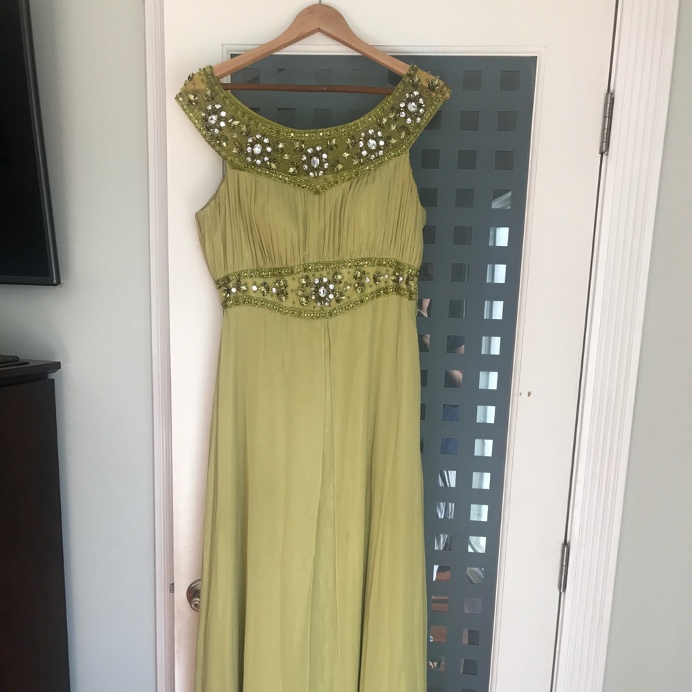 Beautiful dress worn only once