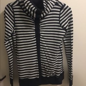 Lululemon reverse light weight cowl neck pullover