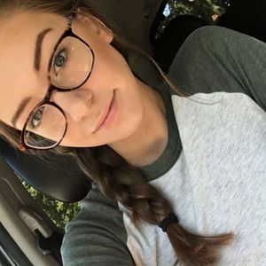 Meet your Posher, Lia