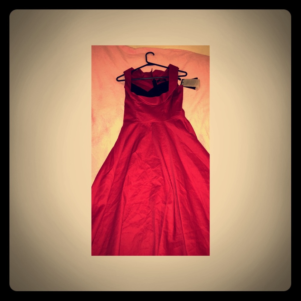 vintage dress in maroon red with a hint of black