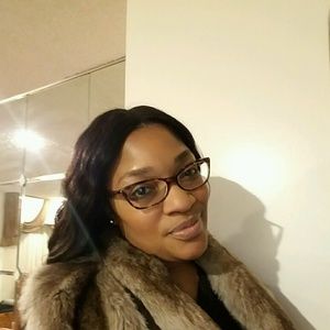 Meet your Posher, Ebony