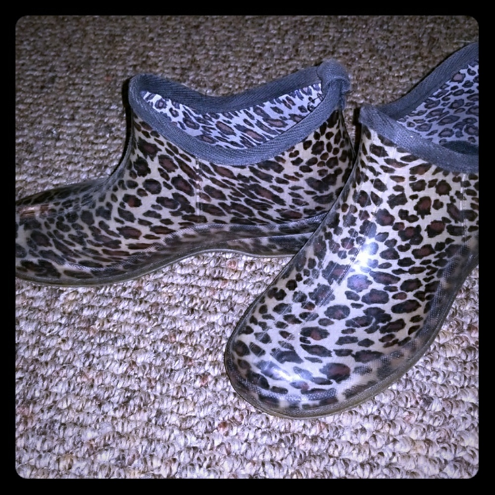 Very cute Rain boots