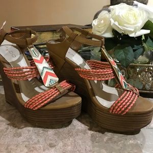 ALDO TRIBAL WEDGES 8.5