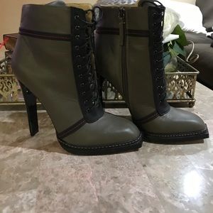 GWEN STEFANI LACE UP BOOTS 8.5