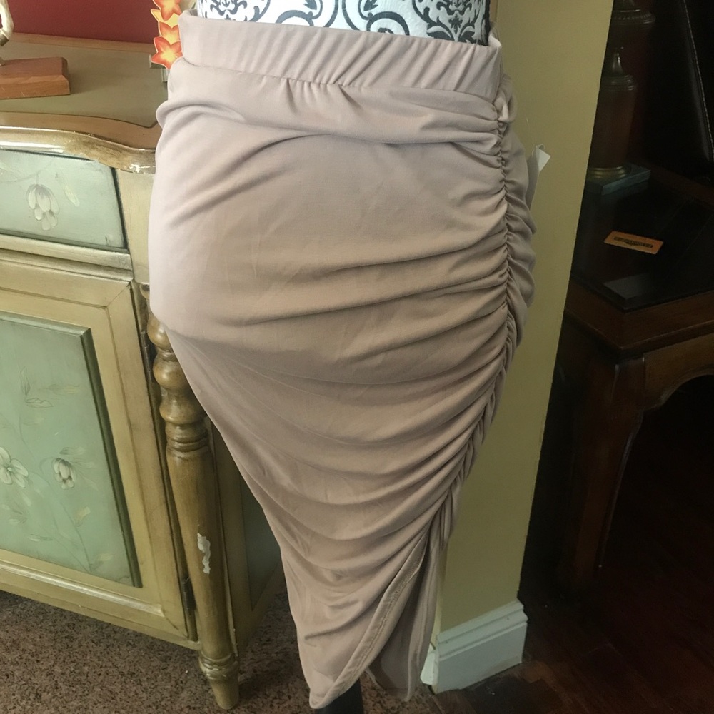 🎉 CLEARANCE 🎉 Flattering 🌕 asymmetrical skirt - Picture 2 of 5