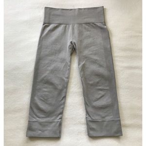 Lululemon Seamlessly Street Crop, 4 Medium Gray