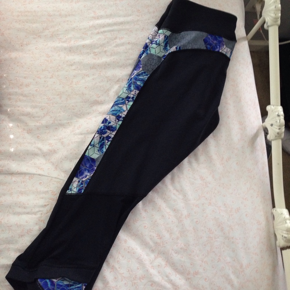 Calia by Carrie underwood tulip black capris M