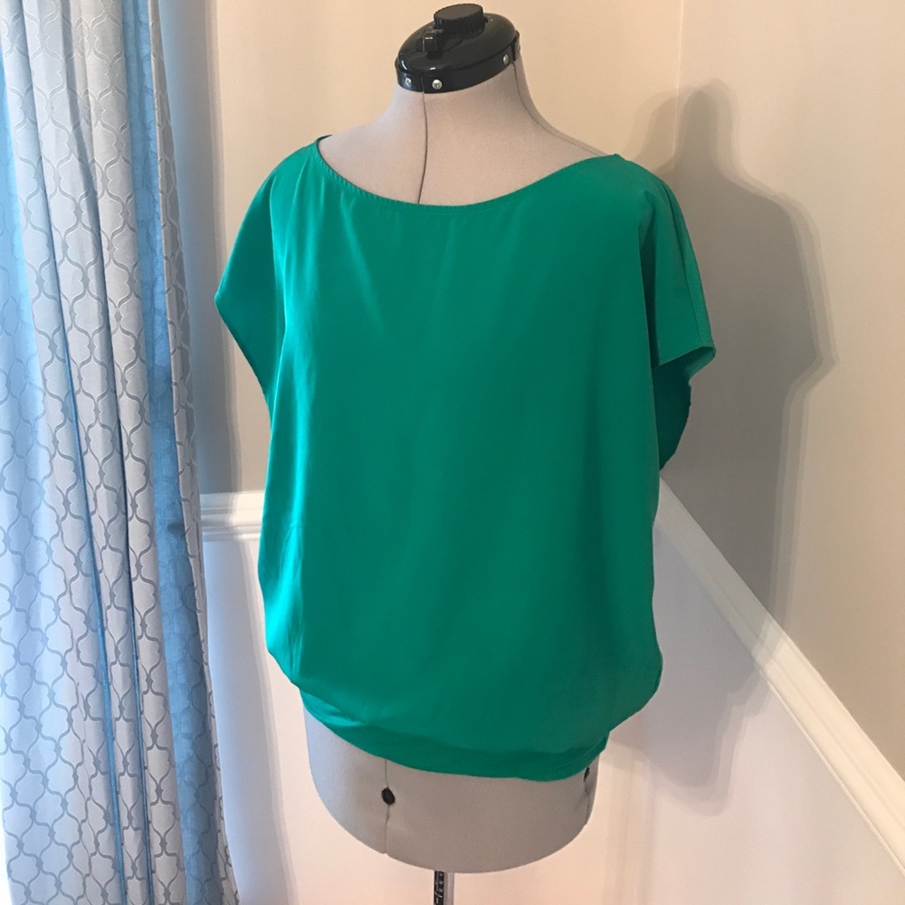 Express top, elastic band  at bottom