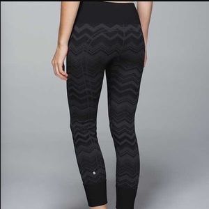 Lululemon Ebb to Street Chevron