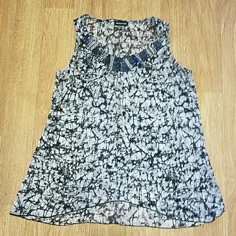 Sleeveless casual top