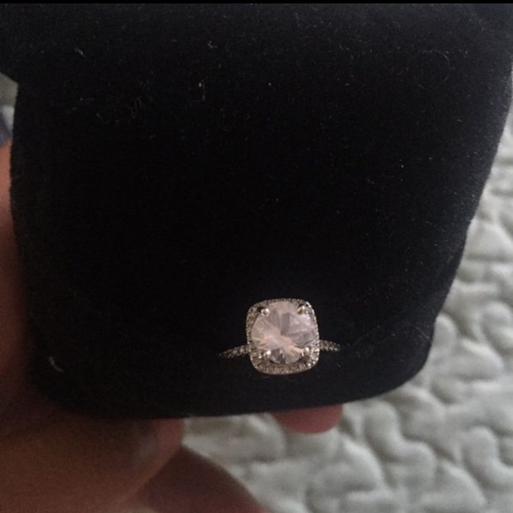 14k White Gold Diamonds and White Sapphire Ring