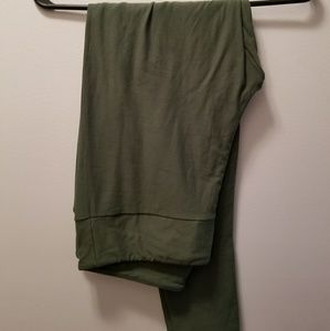Lularoe TC solid green leggings
