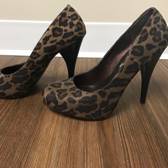 Heels - Picture 3 of 3