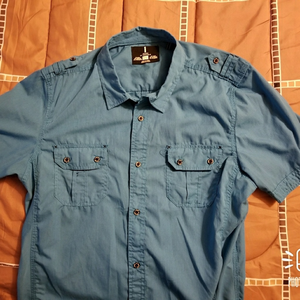 New buffalo by David Britton shirt size large