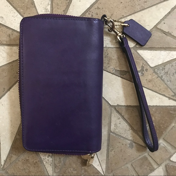 Coach Wristlet - Picture 2 of 7