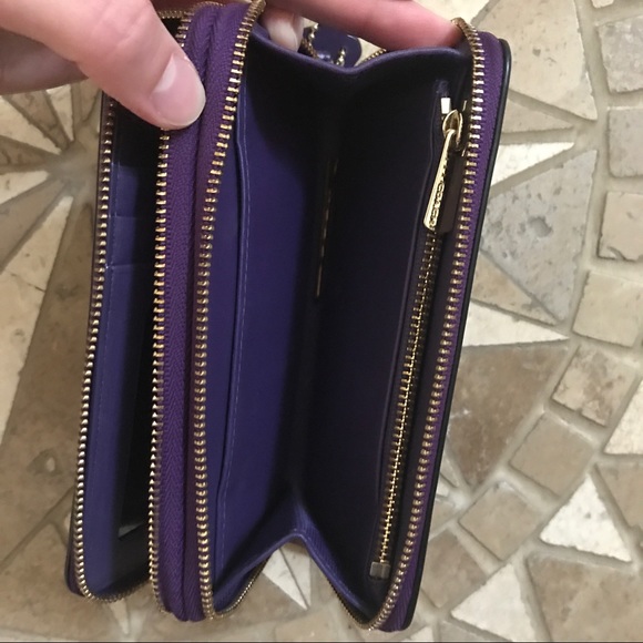 Coach Wristlet - Picture 4 of 7