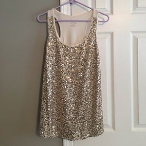 Gold tank, great for layering! Good condition!