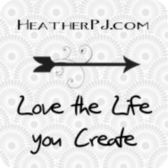 Mirror and Comb Necklace - Picture 5 of 6