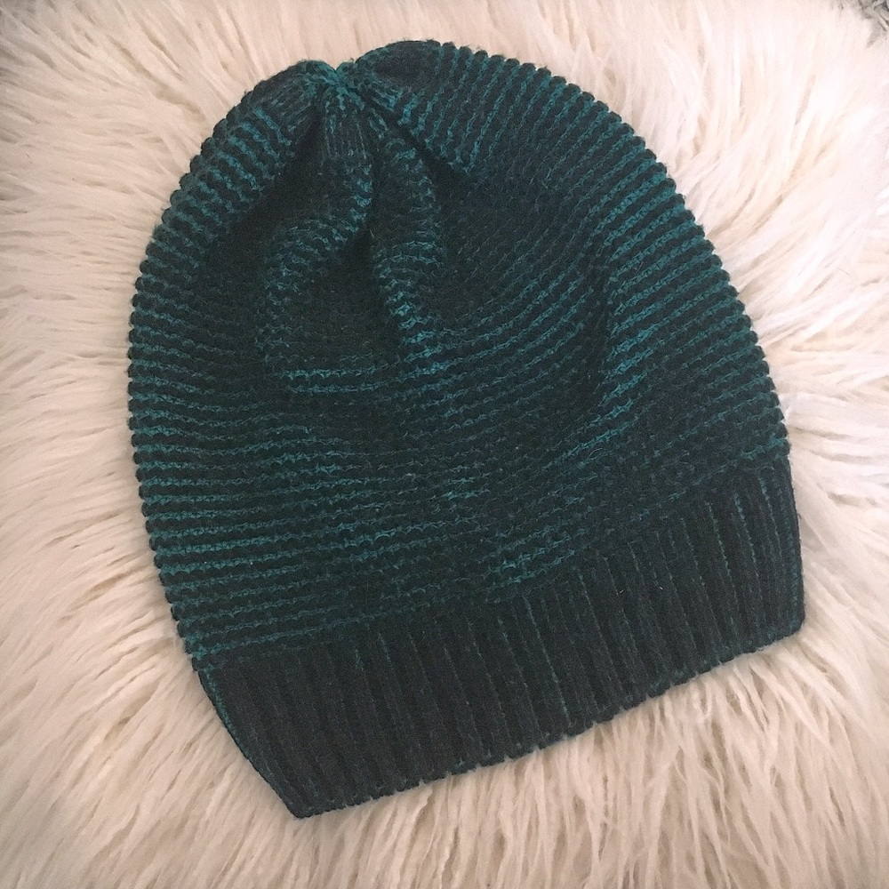 Beanie Black and Teal 🖤