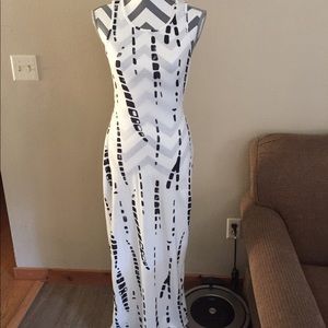 Sleeveless Maxi Dress with open Back!